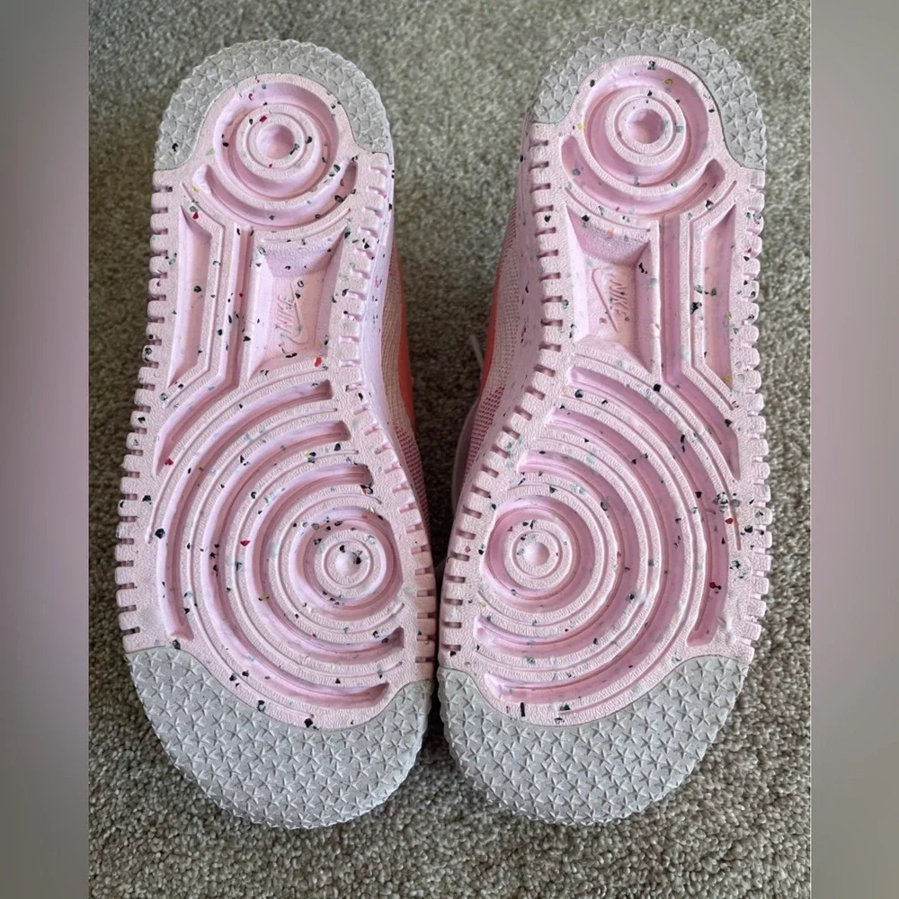 Nike women’s Air Force 1 - never worn - Picture 3 of 3